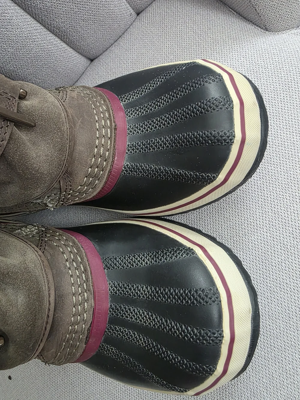 Sorel Women's Brown and Black Winter Duck Boots with Maroon Trim Size 6.5 Used.